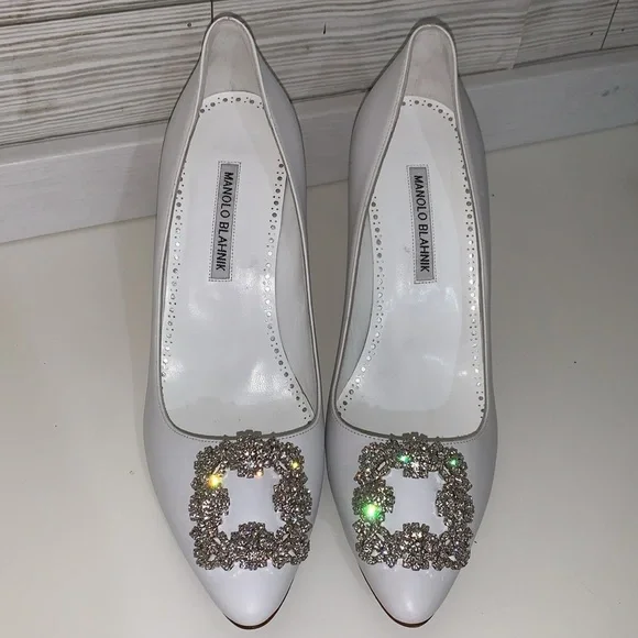 Manolo Blahnik leather Hangisi 90 crystal-embellished white pumps size 40 - Picture 7 of 13